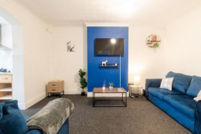 Spacious 4 Bed for Large groups and Contractors - Sleeps 7